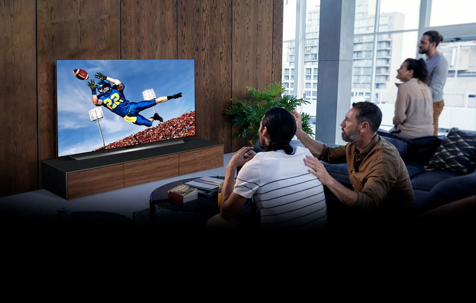 طريقة تحميل التطبيقات على شاشة LG Smart TV يمكنك تحميل اي من التطبيقات بالأضافة لـ IPTV لمشاهدة القنوات المشفرة علي الشاشة بشكل مباشر